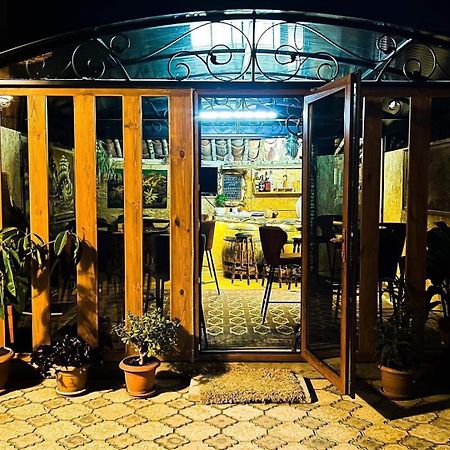 Hotel Guglux &Wine Cellar Telavi Exteriör bild