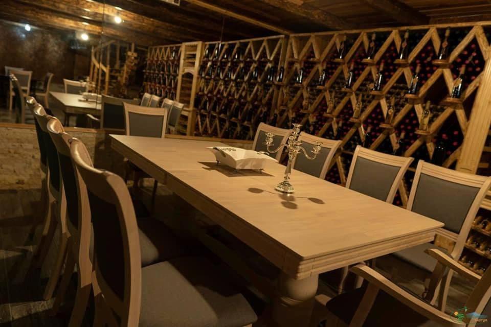 Hotel Guglux &Wine Cellar Telavi Exteriör bild