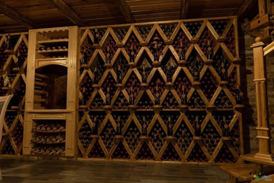 Hotel Guglux &Wine Cellar Telavi Exteriör bild