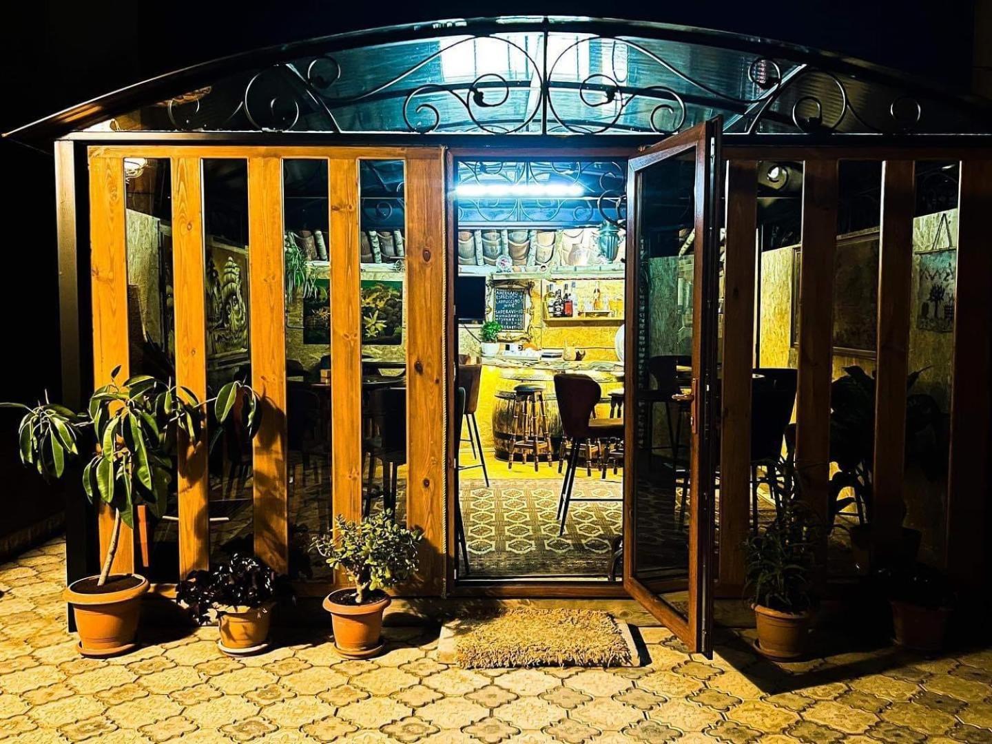 Hotel Guglux &Wine Cellar Telavi Exteriör bild