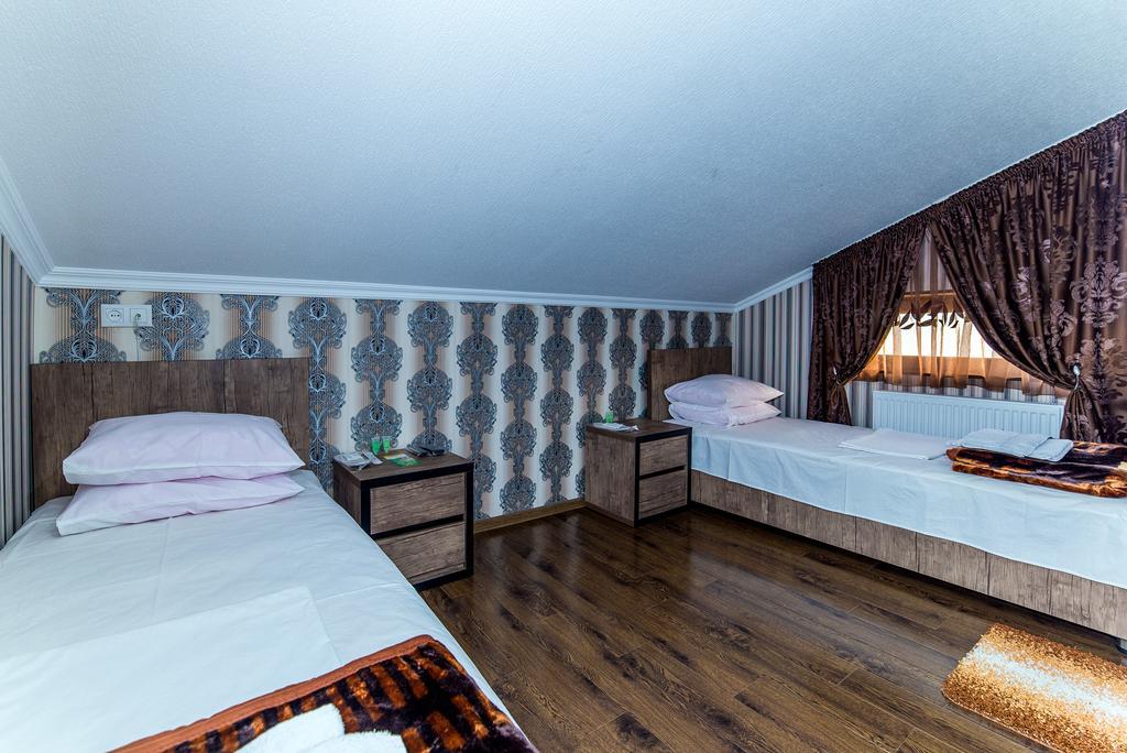 Hotel Guglux &Wine Cellar Telavi Exteriör bild