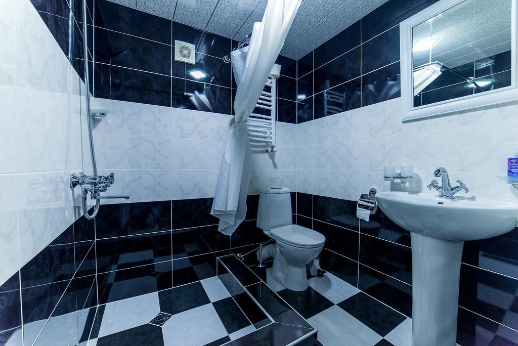 Hotel Guglux &Wine Cellar Telavi Exteriör bild