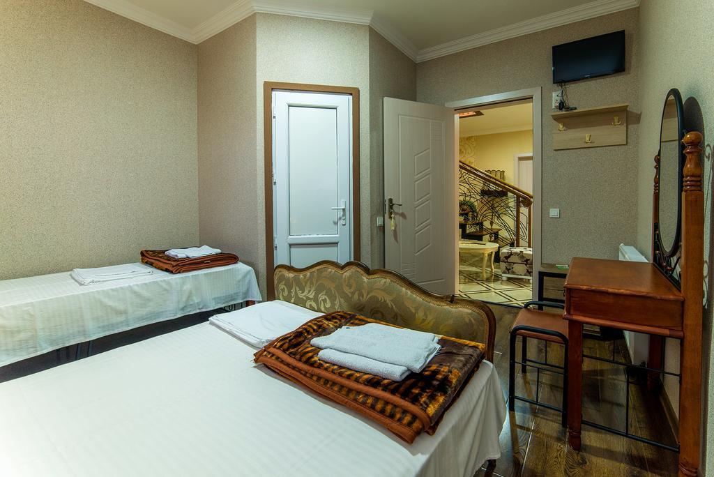 Hotel Guglux &Wine Cellar Telavi Exteriör bild