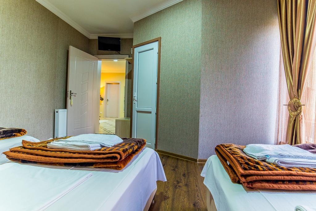 Hotel Guglux &Wine Cellar Telavi Exteriör bild