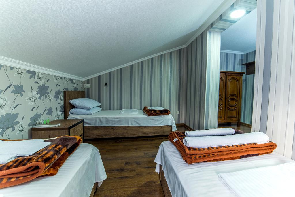 Hotel Guglux &Wine Cellar Telavi Exteriör bild
