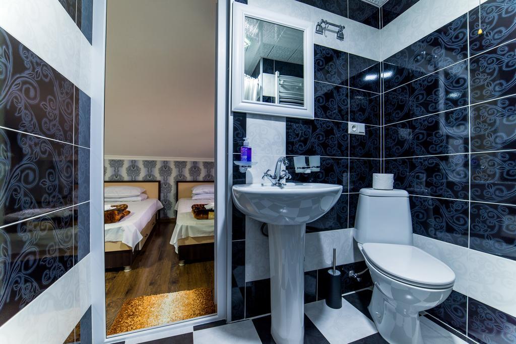 Hotel Guglux &Wine Cellar Telavi Exteriör bild