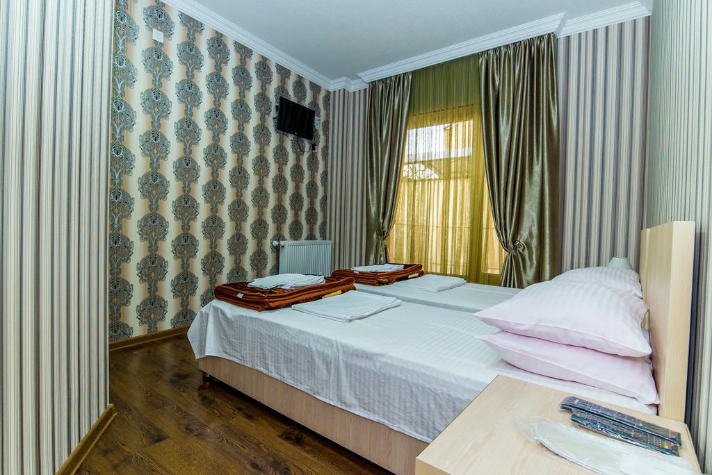 Hotel Guglux &Wine Cellar Telavi Exteriör bild