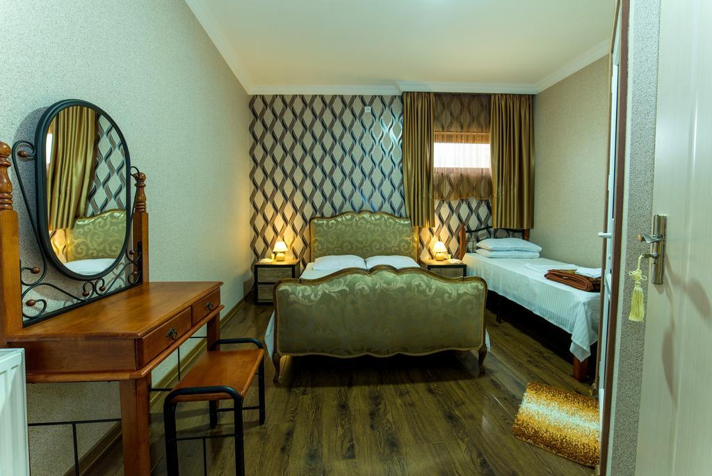 Hotel Guglux &Wine Cellar Telavi Exteriör bild