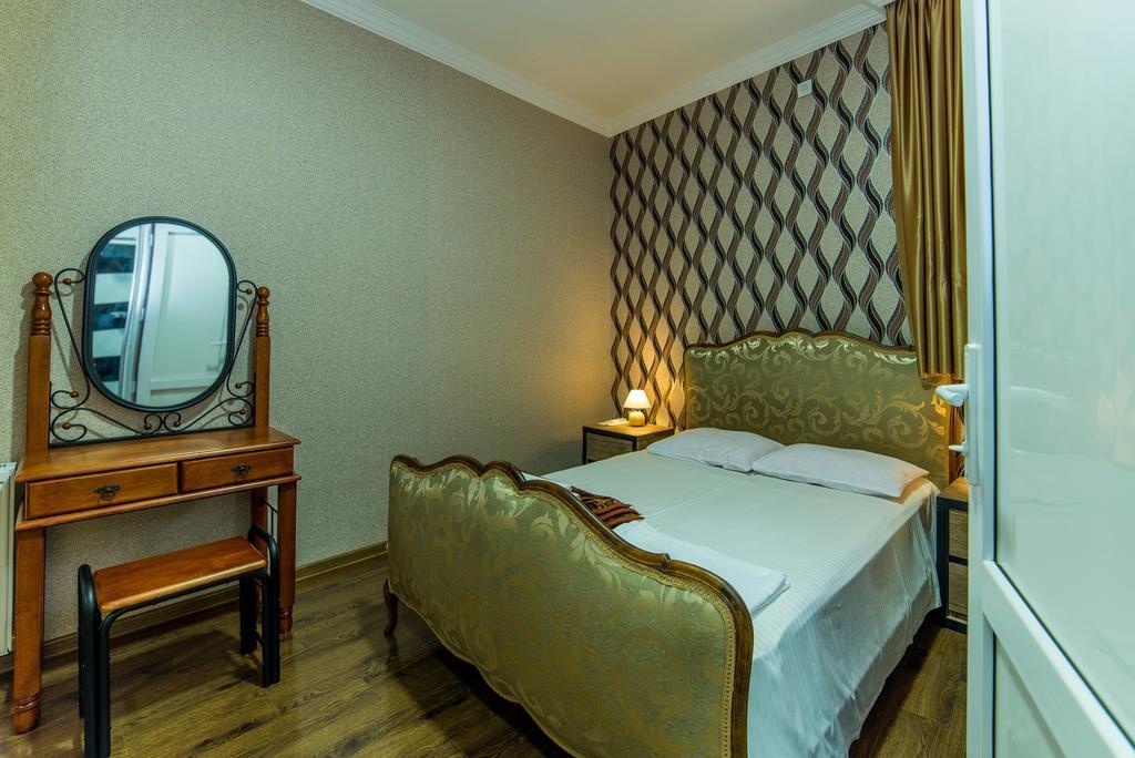 Hotel Guglux &Wine Cellar Telavi Exteriör bild